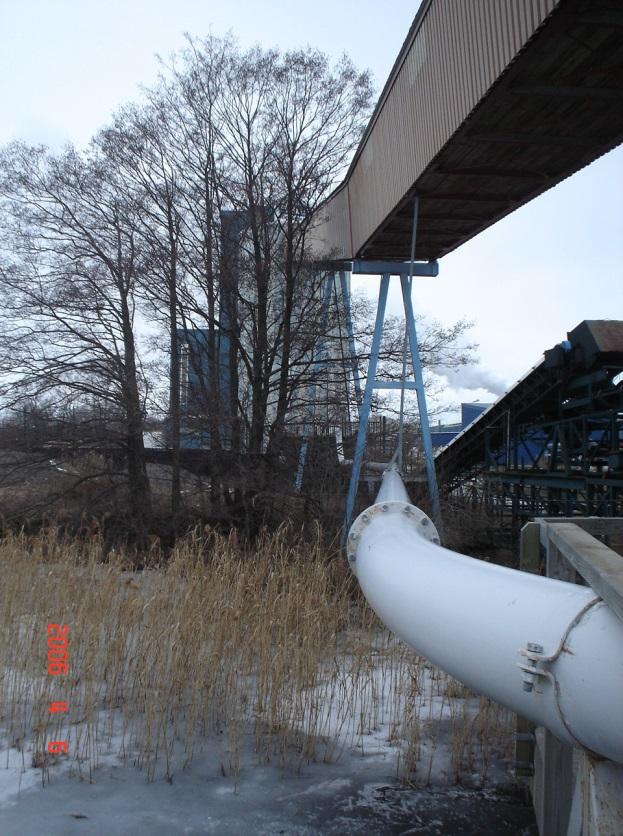 Figur 3 Pneumatiskt transportsystem 4 Produkter Cement är cementklinker som framställs ur kalksten och lermineral som mals tillsammans med gips till ett finkornigt pulver.