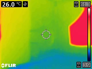 Figur 15 är bild 4 i Figur 10 och visar hur värmekamerans registrering av värmestrålning ser ut när objektets temperatur närmar sig omgivningens temperatur.