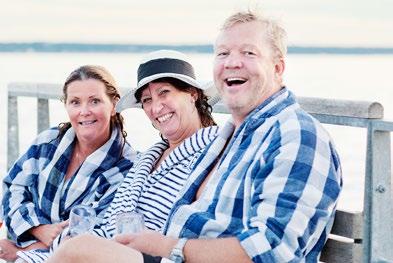 Här kan du kombinera ett modernt boende med arbete, fritid och olika livsprojekt. mgås på den gemensamma takterrassen. Hänga i pergolan och se ut över vattnet.