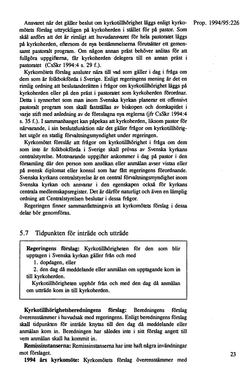 Ansvaret när det gäller beslut om kyrkotillhörighet läggs enligt kyrko- Prop. 1994/95:226 mötets förslag uttryckligen på kyrkoherden i stället för på pastor.