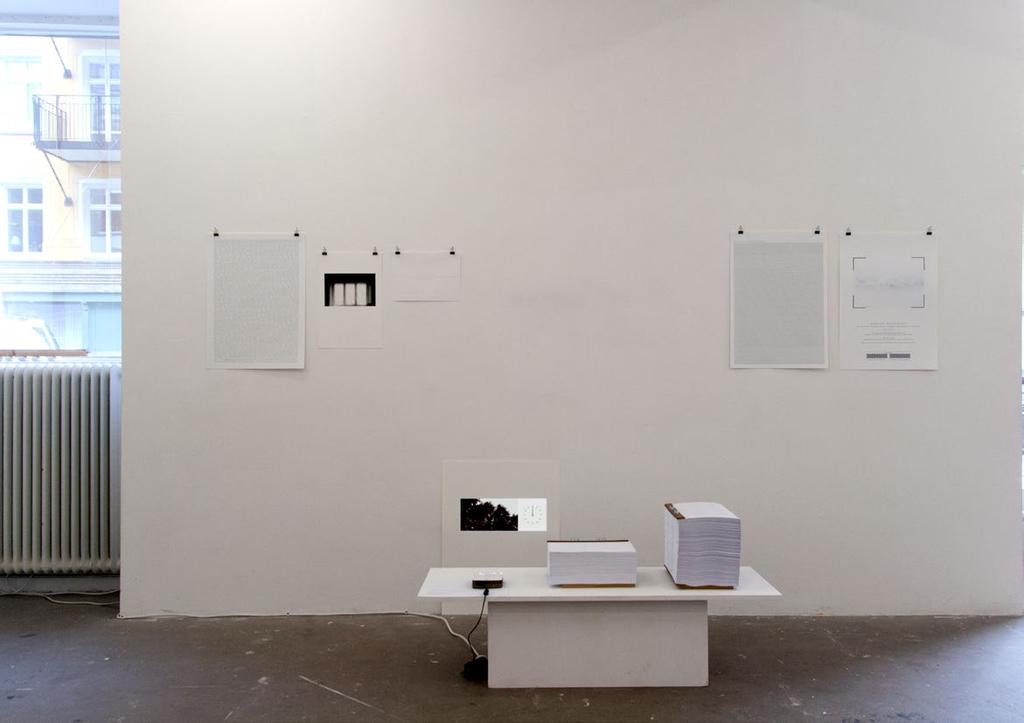 JAG STÄLLER DIG VID RANDEN DUO WITH JAKOB SJÖSTEDT GALLERI 54, GÖTEBORG, 2015 From left to right: Resist with all your heart (A2 edition), Fall, rise (Eleanore), Line (2012), ur Dagen rör sig medsols