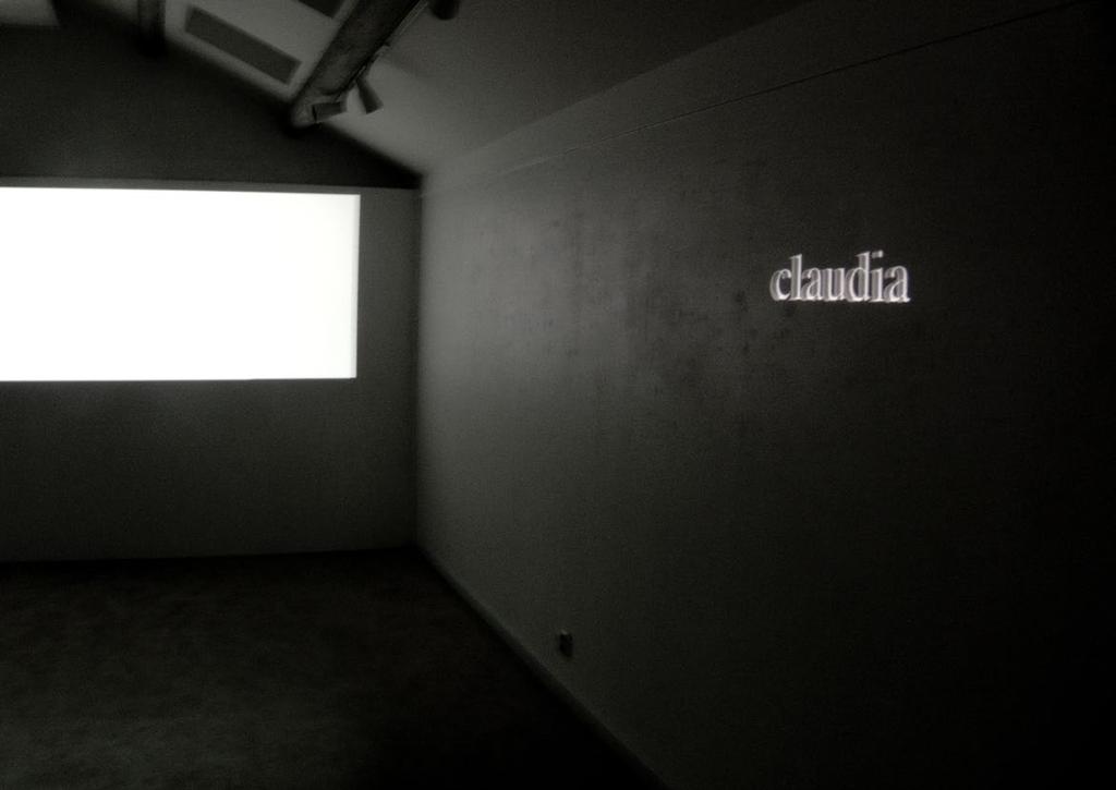 The new works revolves around the concept of time, or rather the interstices, those that we constantly experience but never think about.