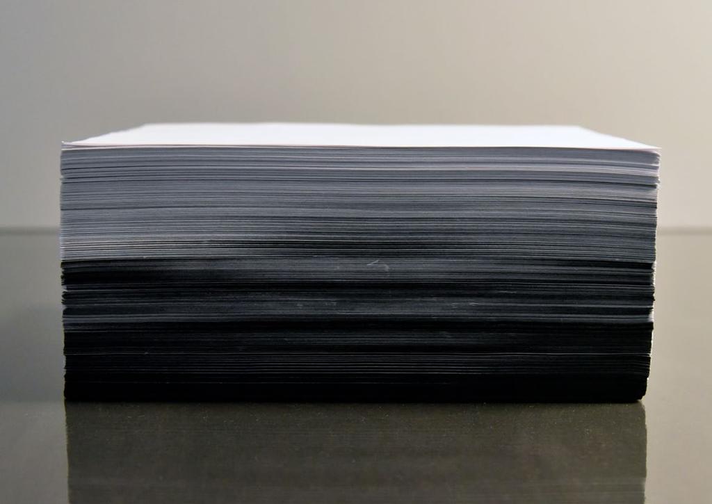 1000 SHEETS (500 BLACK, 500 WHITE) 1000 sheets consist of 500 black A4 sheets and 500 white. The sheets have been sorted: a gradual transition from black to white.