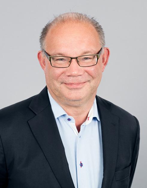 Indecap Fonders Styrelse Mirja Herrdin, Ordförande Peter Bredelius, Ledamot Mirja är marknadsekonom med en fil. kand. från Uppsala Universitet och är VD för Södra Dalarnas Sparbank sedan 2012.