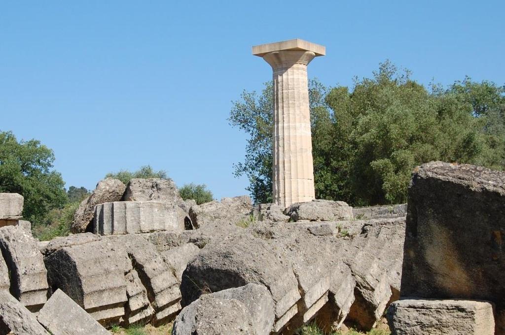 Olympias glanstid var på 600-500-talen f. Kr. och en andra blomstringstid på 100-talet e.kr.(nero lät således bygga en bostad här för sina många besök).
