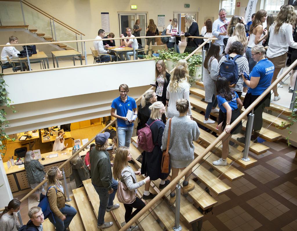13 Studentinflytande RÄTTIGHETER OCH INFLYTANDE Dina rättigheter som student gentemot universitetet och din institution regleras av lagar och förordningar.