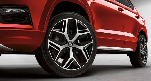 Standardutrustning Säkerhet ABS + ASR + ESC + XDS 7 Krockkuddar LED-dimljus fram med kurvfunktion (kurvfunktion utgår vid LEDstrålkastare) Parkeringssensorer bak Adaptiv Farthållare upp till 210 km/h