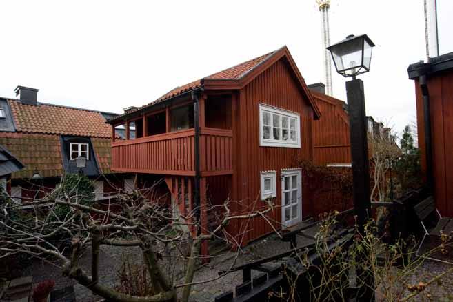 Hus nummer 1 på kartan var ursprungligen en stuga i en våning men byggdes på till två våningar under 1800-talet. Foto: J. Malmberg.