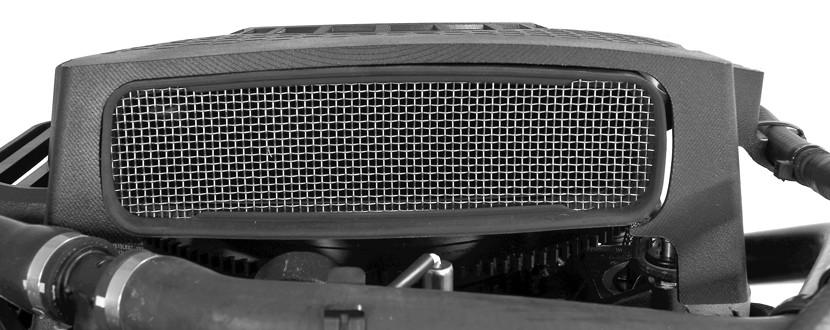 UNDERHÅLL Tubens ref.nr. 110 Beskrivning Används på R/N 10W30 4-taktsolja för utombordare Luftfilterinsats 92-8M0078616 INSTALLERA LUFTFILTER 1. Installera slangen för vevhusventilationen. 2.