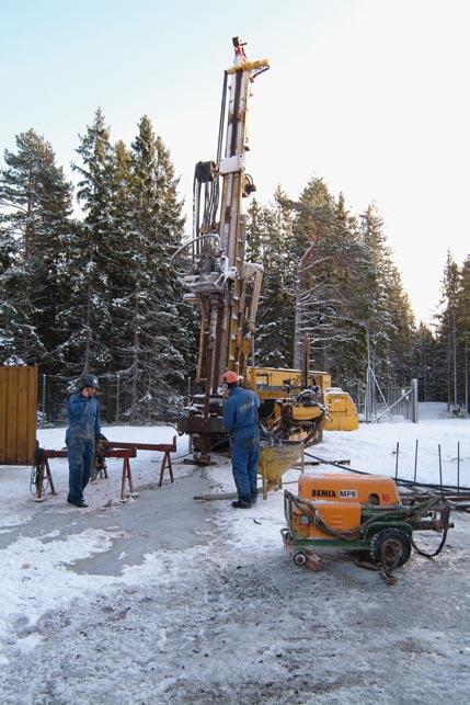 3 Equipment A Puntell MX 1000 percussion drill rig, see Figure 3-1, was engaged for the upper part of drilling borehole KFM02B while the core drilled part was made with an Onram 2000 CCD from Hagby