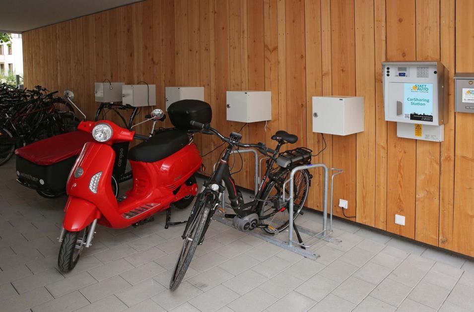 DOMAGPARK I MÜNCHEN BAKGRUND Mobilitetsstationer har utvecklats i det nybyggda bostadsområdet Domagpark med cirka 4000 invånare.