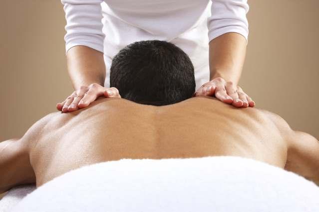 1) Massage och träning för friskvård Under utbildningen till Hälsocoach blir du diplomerad Friskvårdsmassör då massagen många gånger är ingången till andra uppdrag som Hälsocoach.