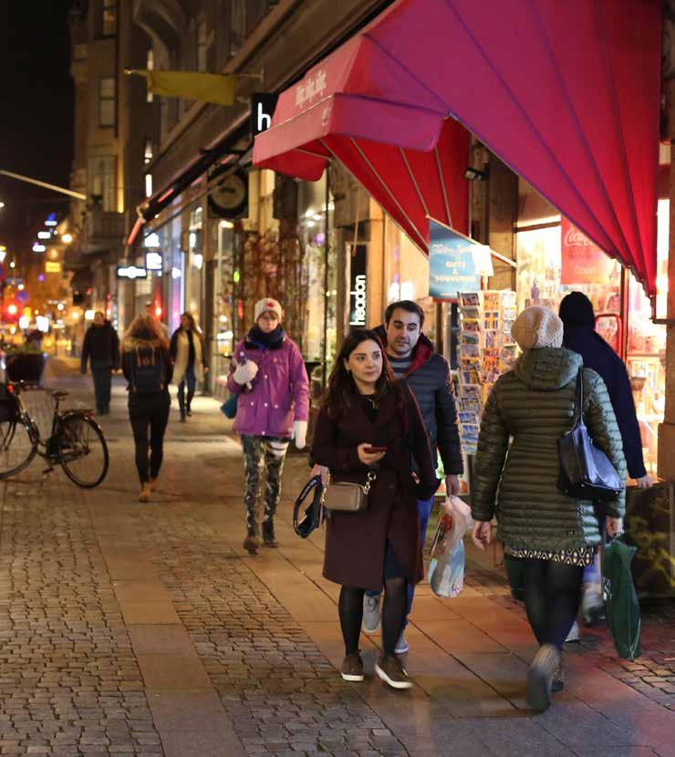 3. MALMÖ HAMNGATAN 6,73 STADSLIVSBETYG 12 000 BESÖKARE PER DAG 120 VISTANDE UNDER MAXTIMME Mycket folk i