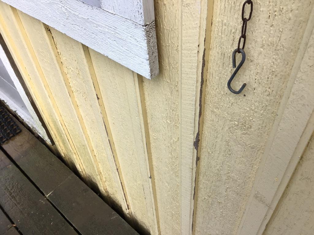 Underhåll av snickerier eftersatt.