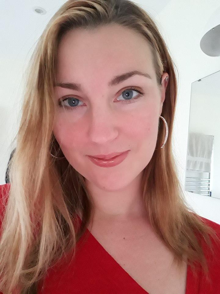 Ordförande 1 år - Ariana Carlén Jag är 30 år gammal och uppvuxen i Vetlanda på Småländska höglandet men bor i skånska Svalöv tillsammans med en engelsman och två kuvaszpojkar.