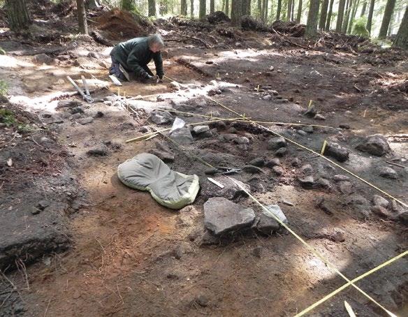 12 Figur 7. Den endast cirka hundra kvadratmeter stora boplatsen totalundersöktes genom fingrävning för hand.