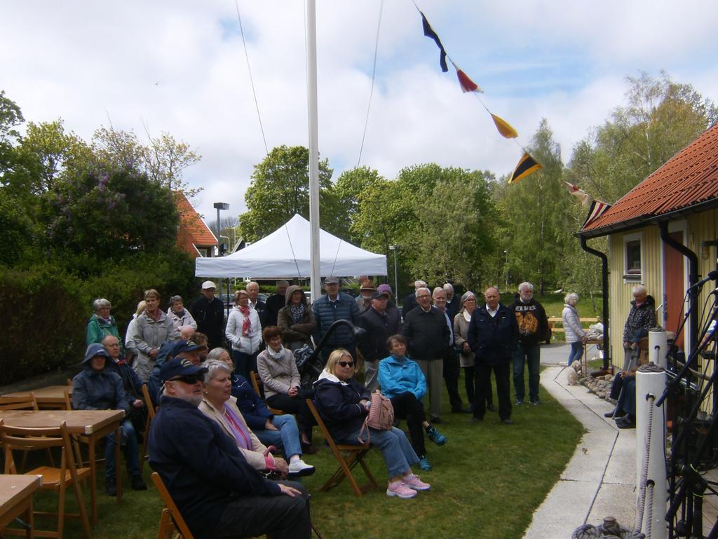 MARINSTUGANS DAG 12maj 2019 Söndagen den 12 maj samlades vi traditionsenligt för att fira vår Marinstuga med stor flaggning.