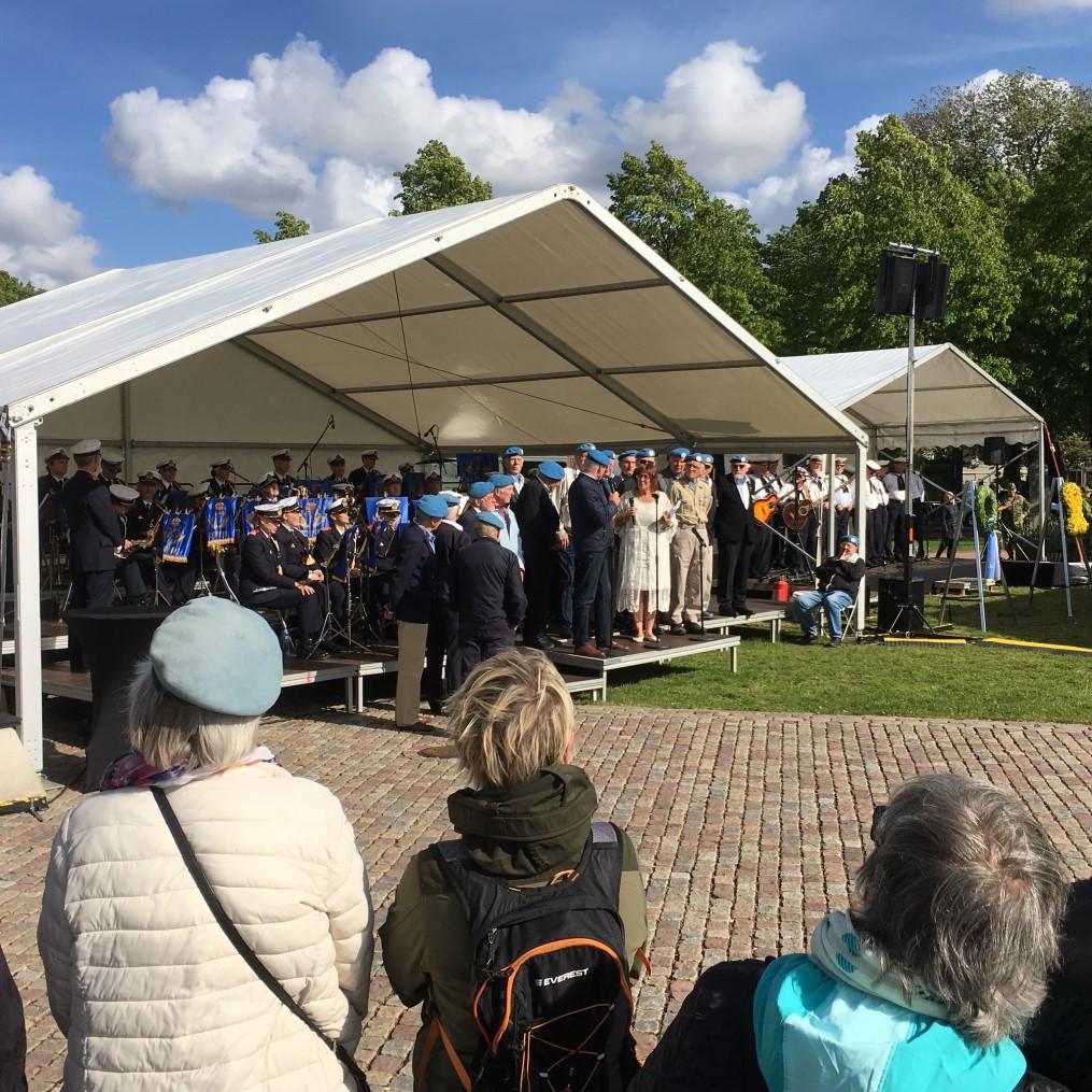 Nej det kostar för mycket, anser ledande personer inom marinen, inklusive konteramiral Jens Nykvist.