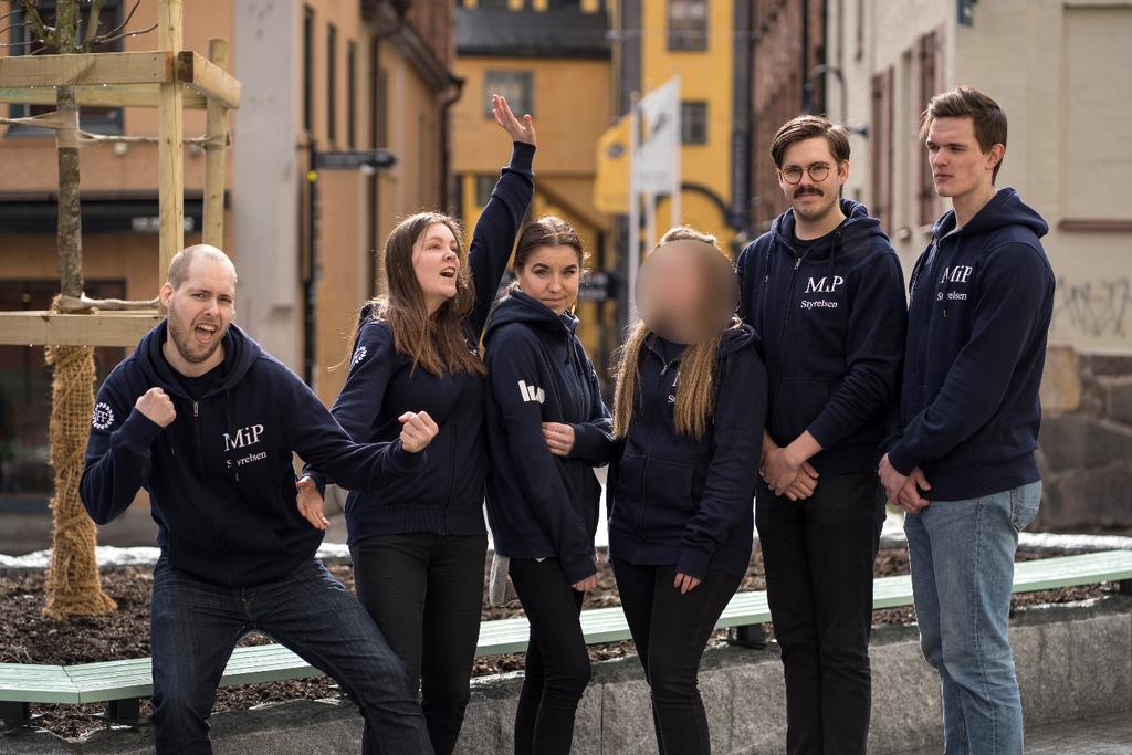 Miljövetarprogrammets Sektionsstyrelse Vi i styrelsen här på miljövetarprogrammet är länken mellan er studenter på programmet, vår studentkår StuFF, samt våra lärare och programansvarig.