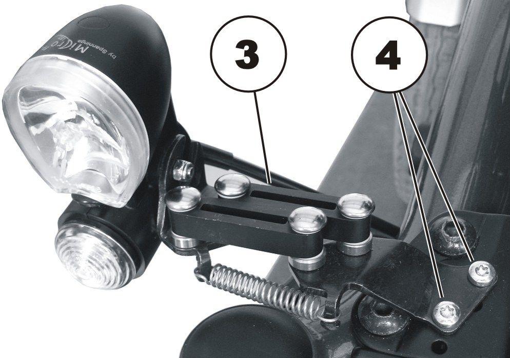 Invacare Bora /Spectra XTR-serien 5. 4. Koppla bort fjärrbusskabeln från strömenheten eller ACT. 5. Lyft upp sitsen ur den främre förankringen och ta bort den. Sitsen är tung. Använd rätt lyftteknik.