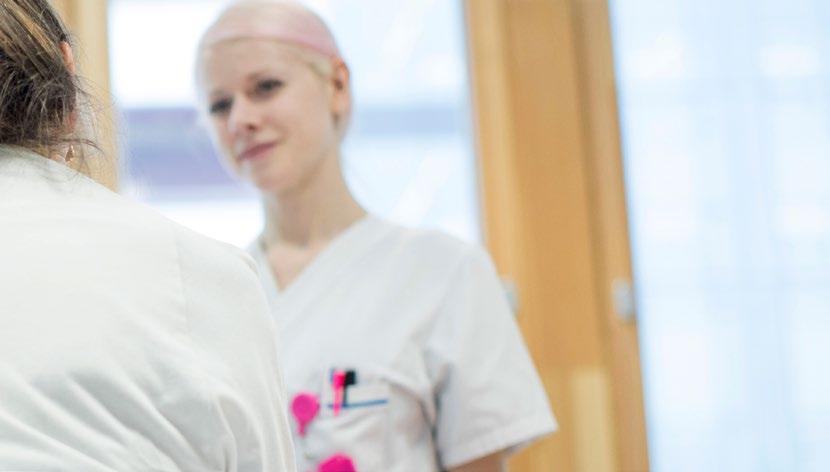 arbetssätt där patienten och hens perspektiv, erfarenheter, kunskap och medverkan tas med i vårdens alla delar.