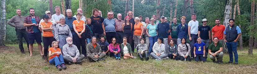 utbildningar (Klas-Jürgen Conze, Tyskland) och Sloveniens trollsländeförenings 25 år som aktivt (Ana Tratnik). Sedan var det dags för den heta och aktuella potatisen som heter invasiva arter.