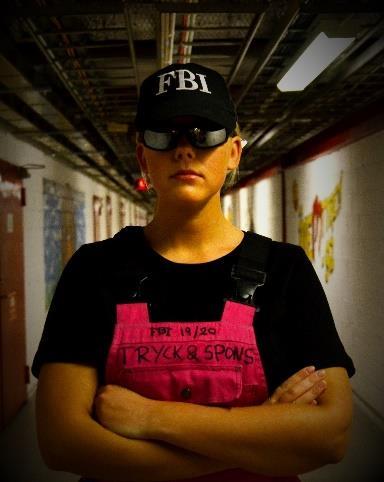 Agent 005 Namn: Emma Högdahl Befattning: Tryck & Spons Studenten tagen i: Södermalm Favoritmuta: Söta