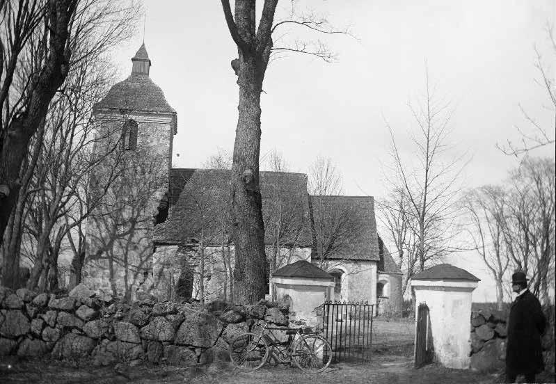 Kyrkan och kyrkogården från medeltiden till 1800-talet Namnet Balingsta nämns för första gången i ett testament från 1292 och syftar då på gården Balingstad.