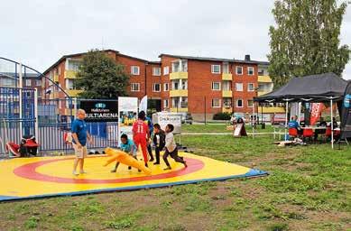 De nya reglerna omfattar även entréer till rökfria lokaler som allmänheten har tillträde till, t ex entréer till restauranger och butiker med ingång från gatan.