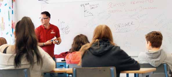 SOCIALT ANSVAR Här besöker Lillis Tunboskolan i Kolbäck.