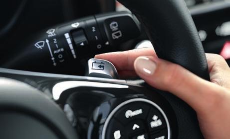 19 Batteriuppvärmningssystem Batteriet som ligger undertill i helt nya Kia e-soul har ett batteriuppvärmningssystem som värmer upp batteriet i kallare temperaturer för att öka bilens räckvidd.