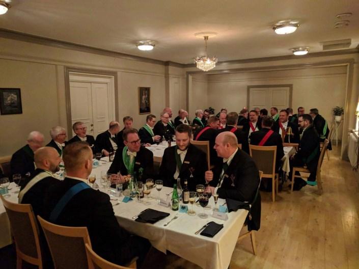 Jan-Olof Bengtsson satt bakom orgeln som vanligt och med stadiga fingrar framfördes denna grads musikstycken.
