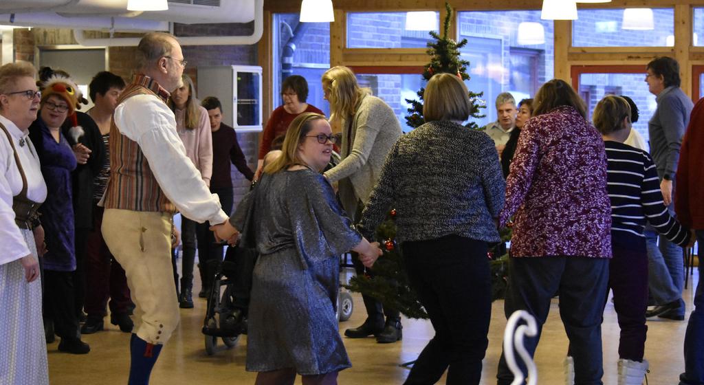 7 Julgransplundring hos FUB Sigtuna och Sollentuna-Väsby. Sollentuna-Väsby Julgransplundring se Sigtuna Musikcafé på Eldqvarn Vi fikar, dansar, umgås och lyssnar på livemusik.