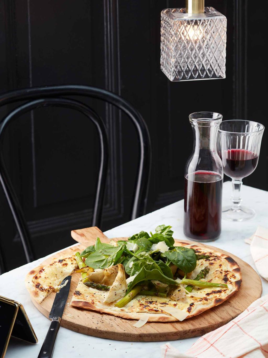 Tarte flambée har sitt ursprung i Alsace i det östligaste Frankrike och är en hörnsten i regionens husmanskost.