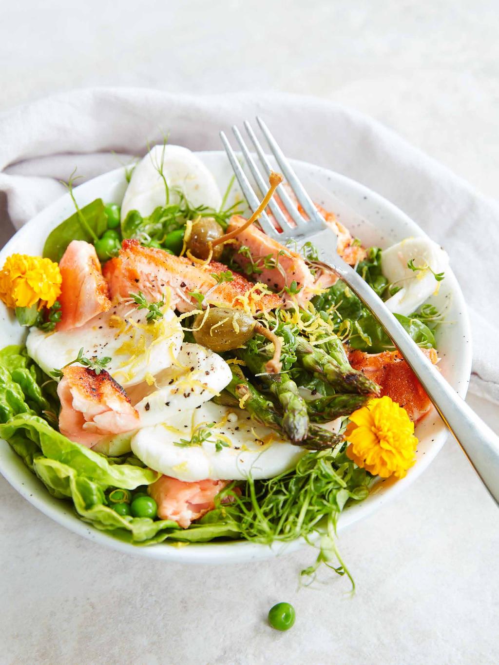 Sallad med grillad lax 5 PORTIONER 1 kg färsk lax 25 st sparrisar 300 g gröna ärtor mixad sallad ärtskott 20