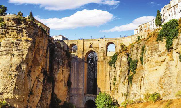 utflykter, Ronda, Alfarnate, Jerez (se beskrivning nedan) Saluhallsbesök med provsmakning Tapasrunda Jerez endagstur Vi får en guidad tur genom den fina staden som är känd för sin sherry, flamenco