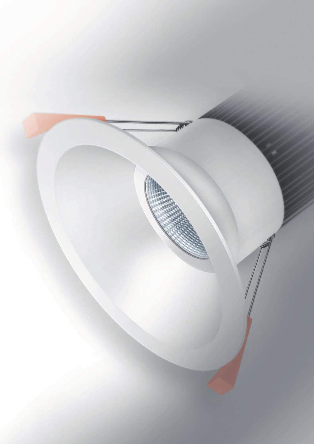Med bästa möjliga avbländning i downlightarmaturens område DOWNLIGHTS STINA UTFORMA EFFEKTFULL STÄMMNING MED HJÄLP AV LJUSET Aluminiumhölje av hög kvalitet Varianter med olika utstrålningsvinklar