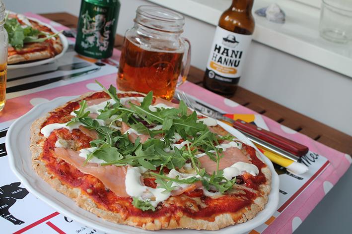 "Sjökaptenen" (2 pizzor) När vi var i Åbo förra sommaren hittade vi kocken Michael Björklunds restaurang Niska som serverar åländska plåtbröd som är en nordisk variant på pizza.