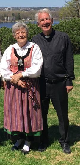 Kyrkoherden har ordet Farewell När jag hör trastens klara sång, när lärkan jublar dagen lång, högt ovan fält och backar, då kan jag icke tiga still.