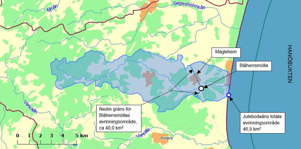 Vattenmöllan är belägen ca 3,3 km uppströms Julebodaåns utlopp i Hanöbukten. Vattenmöllans avrinningsområde är ca 40 km 2.