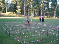 Labyrintorientering Alternativ orienteringsträning: Den här övningen kan göras tillsammans med flera andra moment och stationerna ritas in på kartan som kontrollpunkter.