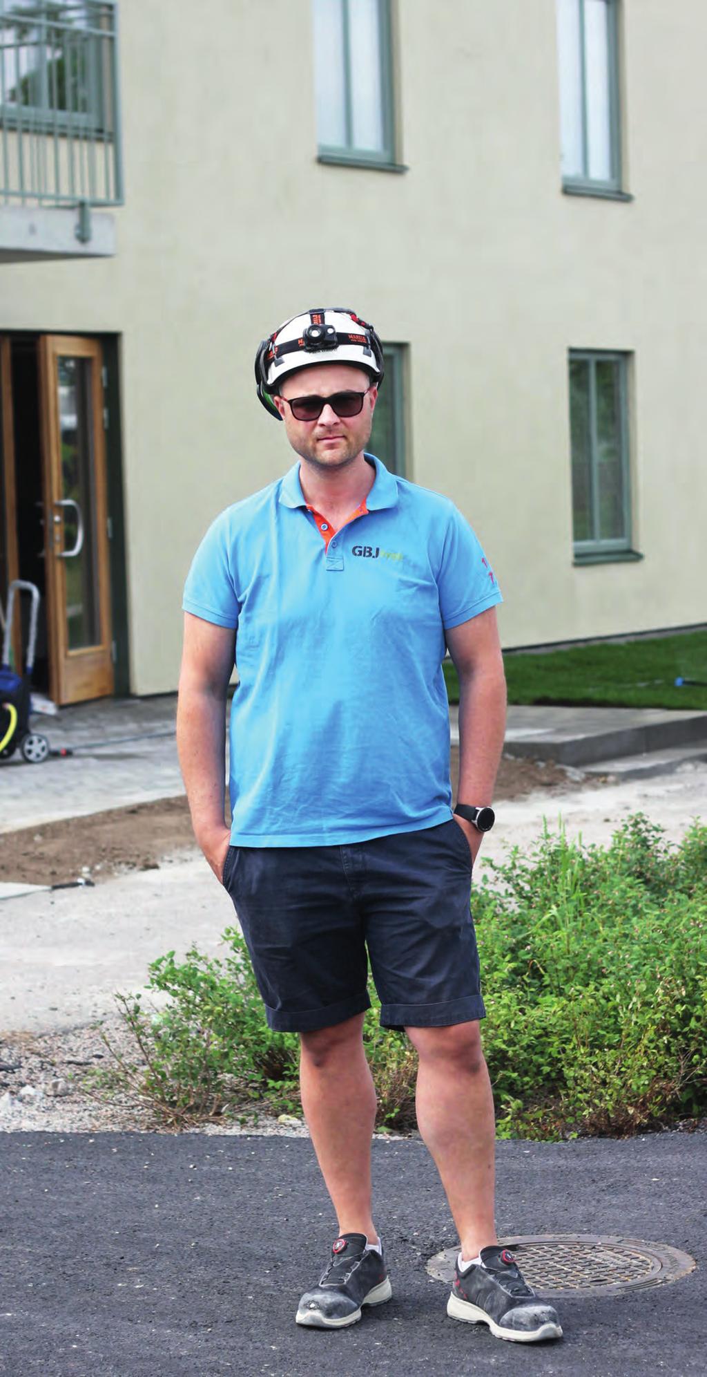 POVEL / GBJ BYGG VÄXJÖ DET ÄR VIKTIGT MED SÄKERHETEN PÅ ARBETSPLATSEN Patrik Wiklund är platchef på kvarteret Dörren i Växjö. I kvarteret upprättar GBJ Bygg fyra flerbostadshus i egen regi.
