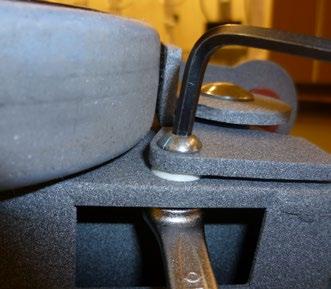 3. Åtgärd vid nedsatt bromspåverkan samt att bromsen automatiskt tippar till bromsat läge: Om man upplever