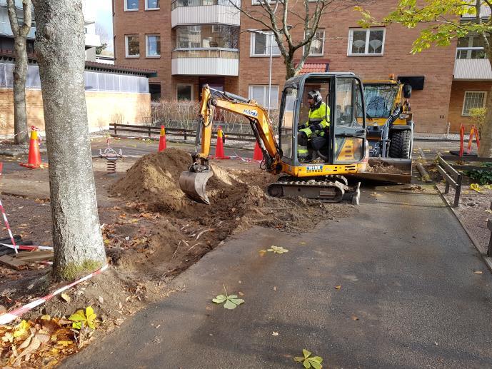 Lekplatsen höll inte för EU-reglerna HSB Södertörn har inspekterat vår lekplats och konstaterat att rutschkanan inte lever