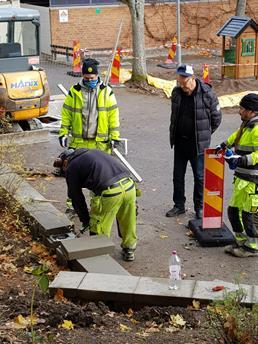 Här röjs för nyanläggning av staket. Spikar ska det inte finnas. Vilken soppa blev det?! Tyvärr hade redaktören dåligt minne.