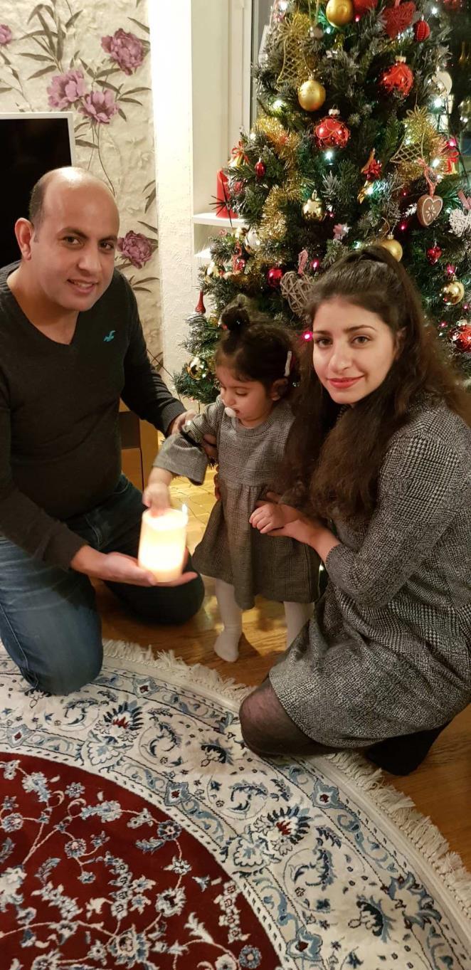 Här är det mycket grönare än i Farsta. Det var 28 som var intresserade av lägenheten så vi hade verkligen tur, fortsätter Habib Roshdy. De kommer båda frän Egypten och talar arabiska och engelska.