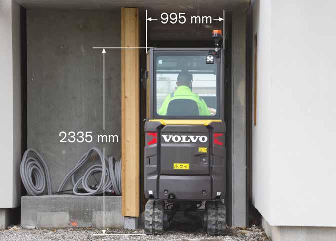 En kompakt design Med en variabel undervagn som dras in till under 1 m och skjuts ut upp till 1,35 m, tillsammans med en maskinhöjd under 2,35 m, kan du lita på att den här kompaktgrävaren