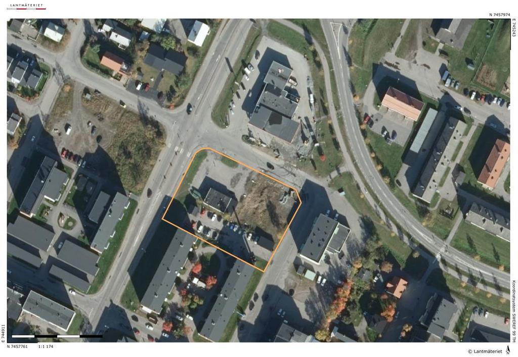 1. Inledning 1.1 Bakgrund I samband med framtagande av en ny detaljplan avsedd för bostadsändamål utfördes under 2016 2017 jord- samt grundvattenprovtagningar inom kvarteret (kv.