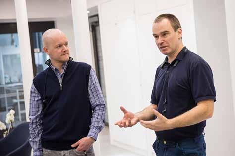 i nytt laboratorium Joacim Lord, koordinator Alexander Henrich, ansvarig för kemisk analys I entrén finns både avtryck från en dinosaurie och cirklar inspirerade av gasatomiserat metallpulver.