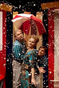 TEATER PERO Lyckans galoscher Vi fick fria händer att gräva djupt i Lennart Hellsings enorma ord- och bildskatt där vi funnit både kända och okända pärlor.